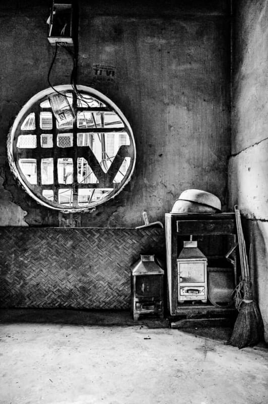 Window/Cleaning Window/Cleaning - Hanoi - Vietnam - Street Photography Documentary