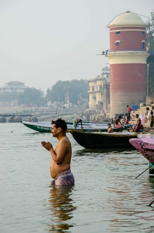 Prayers in the Ganges Prayers in the Ganges - Varanasi - India - Street Photography Documentary