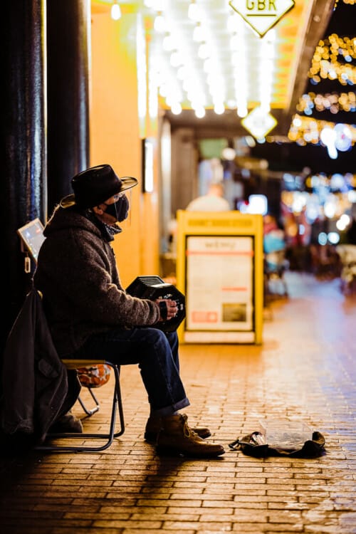 Gardner Street Busker - Brighton Street Photography - Winter 2020